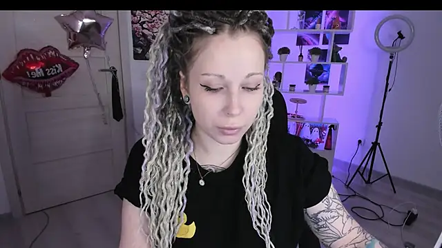 Snapshot of HoneySallyMoore chatting on 10-12-25, 05:12 HoneySallyMoore online show from 10-12-25, 05:12