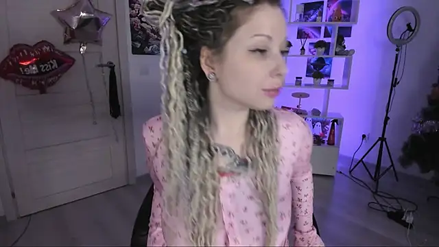 Snapshot of HoneySallyMoore chatting on 11-09-25, 01:59 HoneySallyMoore online show from 11-09-25, 01:59