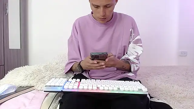 Snapshot of duo_peludoo chatting on 10-28-25, 06:10 duo peludoo online show from 10-28-25, 06:10