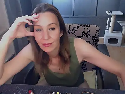 Snapshot of hannaha chatting on 05-18-26, 10:32 hannaha online show from 05-18-26, 10:32