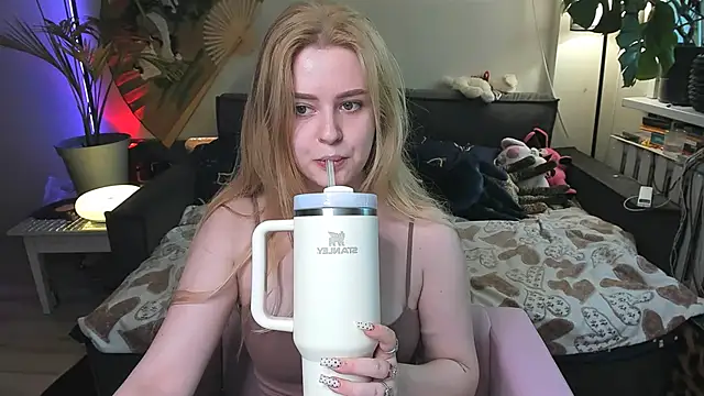 Alexa Pirs online show from 05-11-26, 02:56