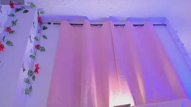 Daphnewalker   online show from 06-25-26, 11:26