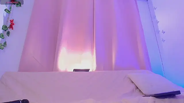 Daphnewalker   online show from 06-26-26, 11:25