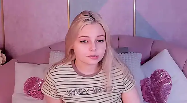 Snapshot of CLAIRE_VOGT chatting on 02-27-25, 08:53 CLAIRE VOGT online show from 02-27-25, 08:53