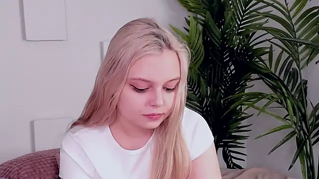 Snapshot of CLAIRE_VOGT chatting on 03-05-25, 05:08 CLAIRE VOGT online show from 03-05-25, 05:08