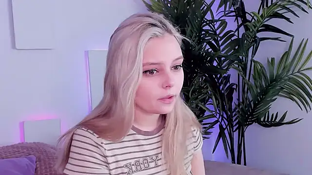 Snapshot of CLAIRE_VOGT chatting on 03-10-25, 05:54 CLAIRE VOGT online show from 03-10-25, 05:54