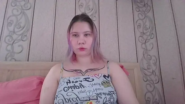 Little kitsune1707 online show from 10-02-25, 07:26