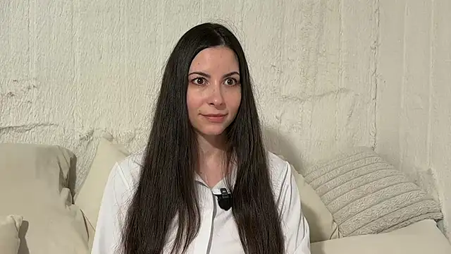 Snapshot of SandraSchon chatting on 04-23-26, 06:43 SandraSchon online show from 04-23-26, 06:43