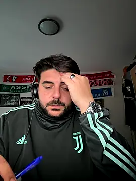 Snapshot of Sex-10-10 chatting on 10-27-25, 02:43 Sex-10-10 online show from 10-27-25, 02:43