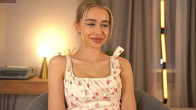 Snapshot of _Spring_Day_ chatting on 03-08-26, 08:18 Spring Day online show from 03-08-26, 08:18