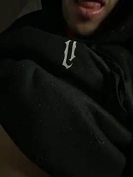 Snapshot of yaxxx03 chatting on 10-17-25, 03:36 yaxxx03 online show from 10-17-25, 03:36