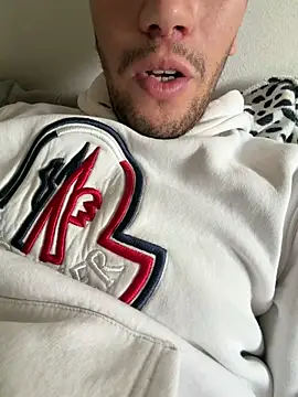 Snapshot of yaxxx03 chatting on 10-26-25, 12:44 yaxxx03 online show from 10-26-25, 12:44