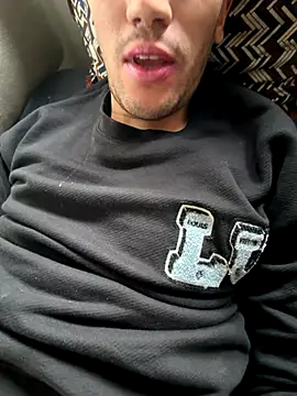 Snapshot of yaxxx03 chatting on 11-01-25, 01:02 yaxxx03 online show from 11-01-25, 01:02