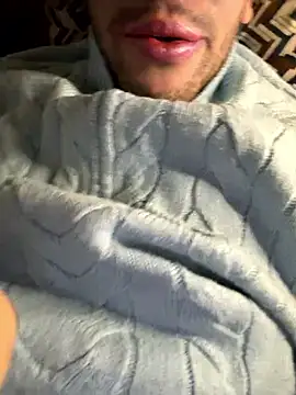 Snapshot of yaxxx03 chatting on 11-05-25, 04:29 yaxxx03 online show from 11-05-25, 04:29