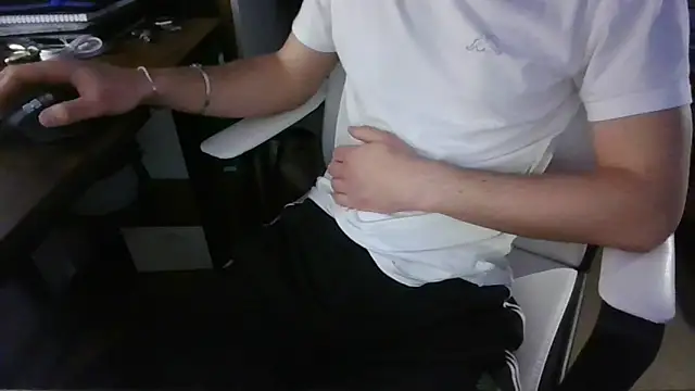 Snapshot of Manuhot001 chatting on 03-17-25, 09:55 Manuhot001 online show from 03-17-25, 09:55