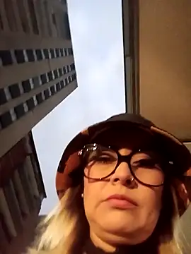 CandieGilson   online show from 11-18-25, 10:41