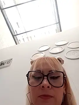 CandieGilson   online show from 05-11-26, 02:45