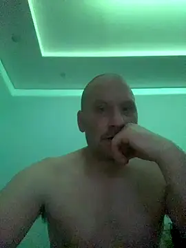 Krzysiekg123 online show from 12-15-25, 09:52