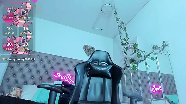 Naomii Viper online show from 12-01-25, 11:15