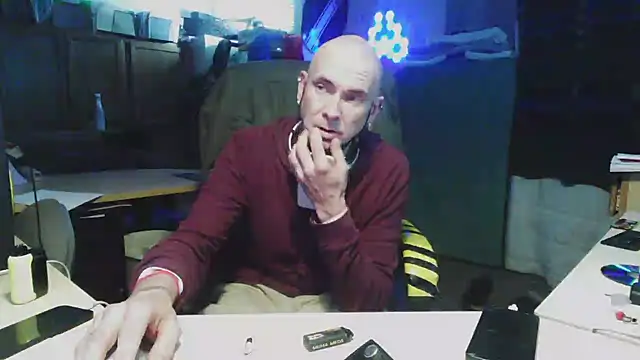 Snapshot of TommyDoggg chatting on 02-14-25, 10:25 TommyDoggg online show from 02-14-25, 10:25