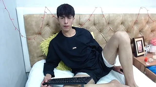 Estiv18  online show from 03-15-25, 04:13