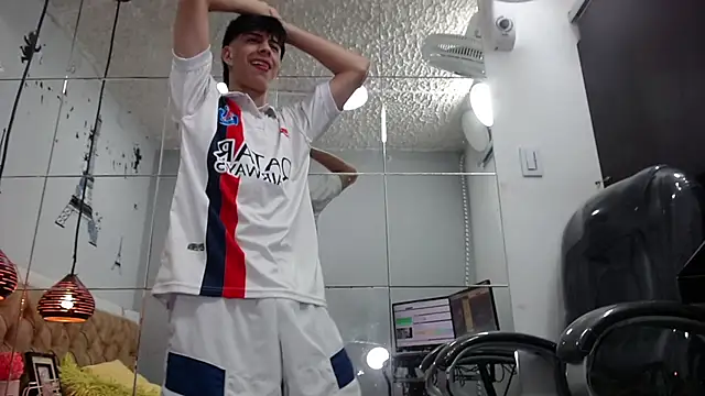 Estiv18  online show from 03-22-25, 11:53