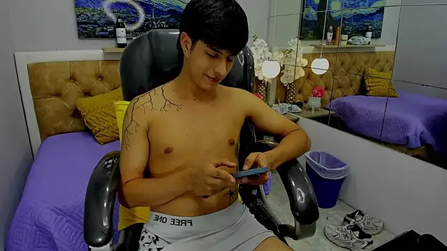 Estiv18  online show from 09-15-25, 02:33