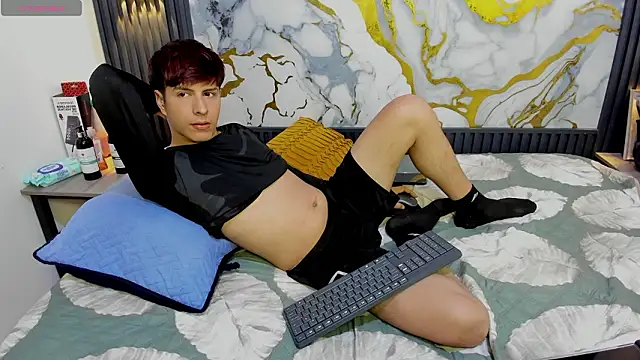 Snapshot of Estiv18_ chatting on 02-19-26, 01:34 Estiv18 online show from 02-19-26, 01:34