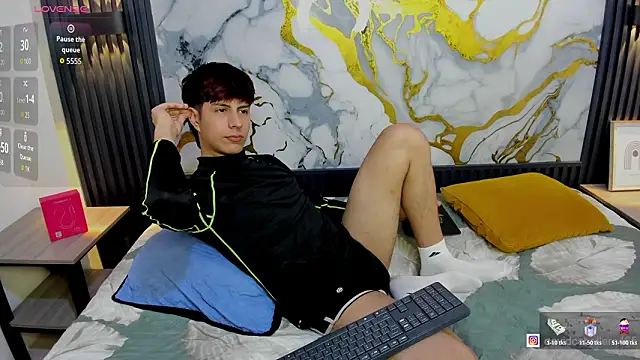 Snapshot of Estiv18_ chatting on 02-20-26, 06:10 Estiv18 online show from 02-20-26, 06:10