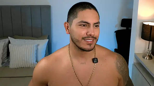 Snapshot of owen-pierces chatting on 06-01-26, 03:52 owen-pierces online show from 06-01-26, 03:52