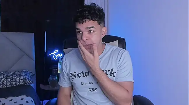 Snapshot of samm_sv chatting on 03-14-25, 04:54 samm sv online show from 03-14-25, 04:54