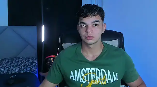 Snapshot of samm_sv chatting on 03-21-25, 02:18 samm sv online show from 03-21-25, 02:18