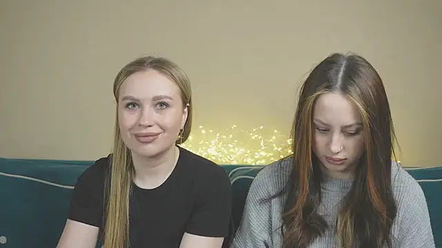 girlstirp online show from 03-11-25, 06:53