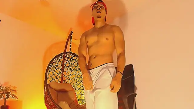 Snapshot of RyanGreys chatting on 10-01-25, 03:34 RyanGreys online show from 10-01-25, 03:34