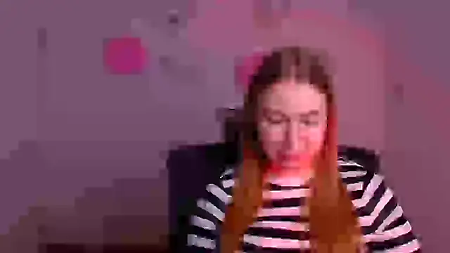 Snapshot of Dana_flowers chatting on 02-18-25, 09:32 Dana flowers online show from 02-18-25, 09:32