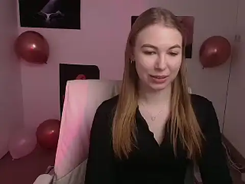 Snapshot of Dana_flowers chatting on 02-19-25, 09:17 Dana flowers online show from 02-19-25, 09:17