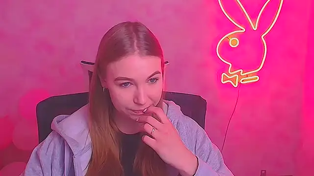 Snapshot of Dana_flowers chatting on 02-21-25, 06:07 Dana flowers online show from 02-21-25, 06:07