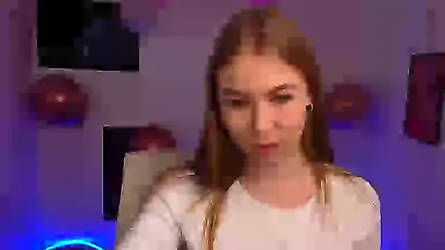 Snapshot of Dana_flowers chatting on 02-25-25, 12:13 Dana flowers online show from 02-25-25, 12:13