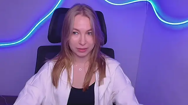 Snapshot of Dana_flowers chatting on 09-22-25, 05:31 Dana flowers online show from 09-22-25, 05:31
