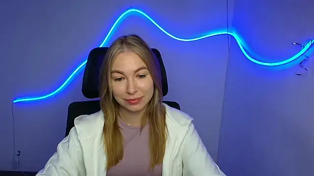 Snapshot of Dana_flowers chatting on 09-24-25, 05:22 Dana flowers online show from 09-24-25, 05:22