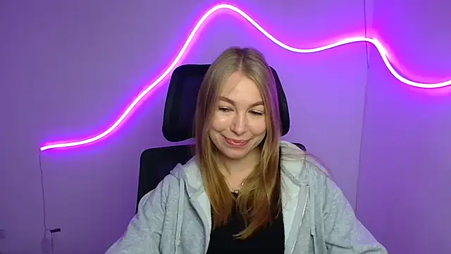 Snapshot of Dana_flowers chatting on 09-27-25, 05:23 Dana flowers online show from 09-27-25, 05:23