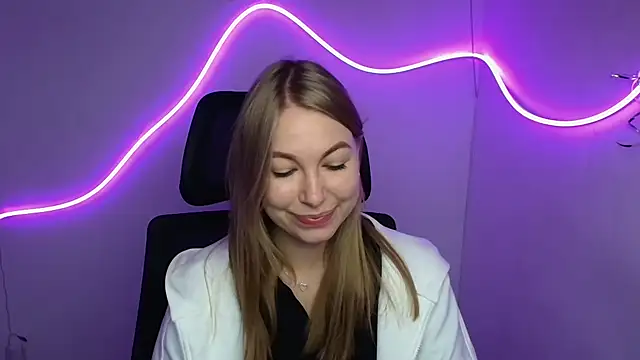 Snapshot of Dana_flowers chatting on 10-02-25, 05:14 Dana flowers online show from 10-02-25, 05:14