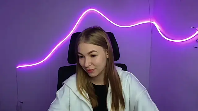 Snapshot of Dana_flowers chatting on 10-03-25, 05:15 Dana flowers online show from 10-03-25, 05:15