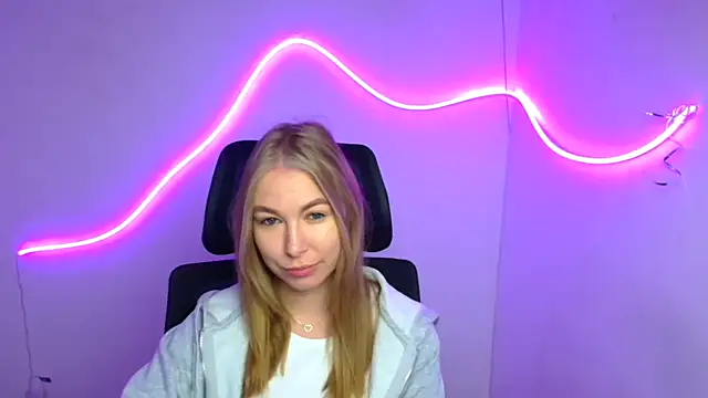 Snapshot of Dana_flowers chatting on 10-04-25, 03:26 Dana flowers online show from 10-04-25, 03:26