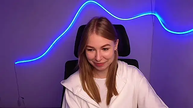 Snapshot of Dana_flowers chatting on 10-08-25, 05:38 Dana flowers online show from 10-08-25, 05:38