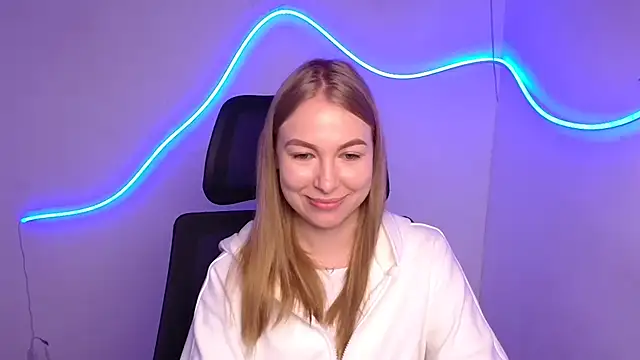 Snapshot of Dana_flowers chatting on 10-10-25, 06:23 Dana flowers online show from 10-10-25, 06:23