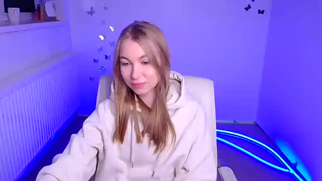 Snapshot of Dana_flowers chatting on 10-11-25, 05:17 Dana flowers online show from 10-11-25, 05:17