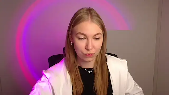 Snapshot of Dana_flowers chatting on 10-25-25, 05:26 Dana flowers online show from 10-25-25, 05:26