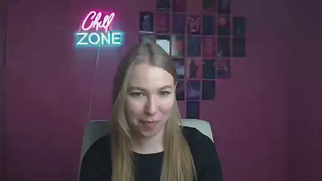 Snapshot of Dana_flowers chatting on 10-28-25, 06:39 Dana flowers online show from 10-28-25, 06:39