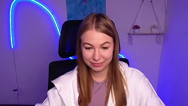 Snapshot of Dana_flowers chatting on 11-04-25, 06:34 Dana flowers online show from 11-04-25, 06:34